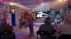 ЛОЖИТСЯ НЕБО НА УСТА