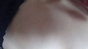 бульканье и поглаживание животика