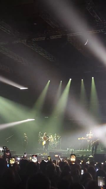 Сегодня в Архангельске во Дворце спорта прошёл концерт группы Звери. Концерт был мощный не обо...