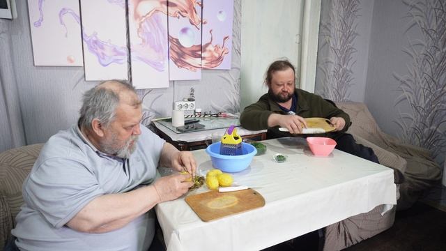 Готовим деревенскую окрошку всей семьёй Ничего не пропадёт даром ПОДВАЛ ИЛЬИЧА добродушная семья