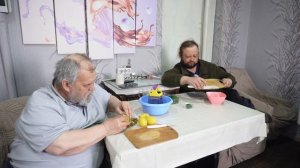 Готовим деревенскую окрошку всей семьёй Ничего не пропадёт даром ПОДВАЛ ИЛЬИЧА добродушная семья