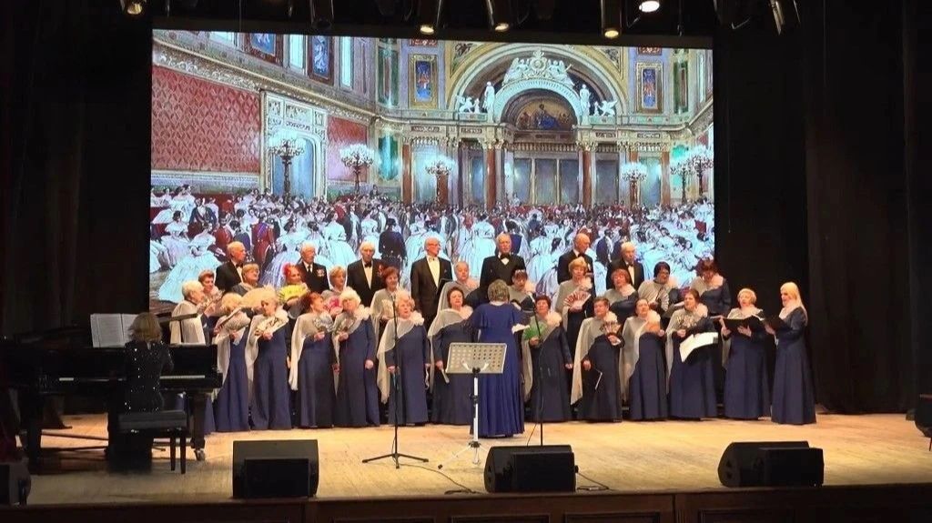 Брянский хор ветеранов устроил концерт на юбилей руководителя Татьяны Одинцовой
