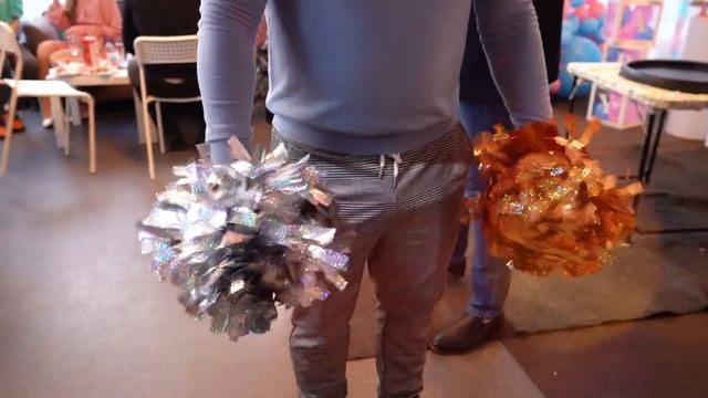 Ведущий на Гендер пати