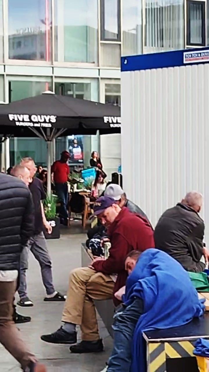 ФРАНКФУРТ. РЕЗКИЕ КОНТРАСТЫ… САМЫЙ ЦЕНТР. HAUPTWACHE. 18.04.26