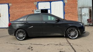 r18 колёса на чёрную Лада Веста 🐈⬛