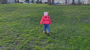 Детишки играют после садика.Развлечения с мыльными пузырями.