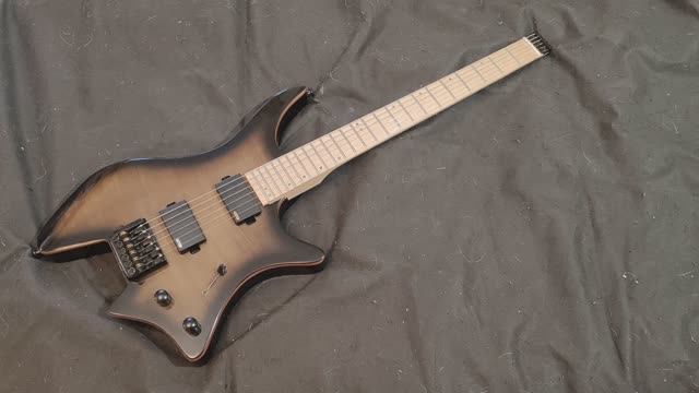 Обзор сборки доработанной китайской безголовой электрогитары Krait (Foix)