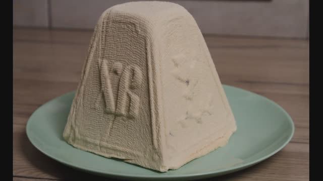 Творожная Пасха с вареной сгущенкой без выпечки и яиц ароматная нежная сладкий десерт на каждый день