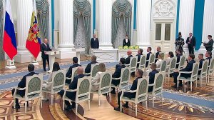 Владимир Путин в Кремле вручил госнаграды выдающимся боксерам.