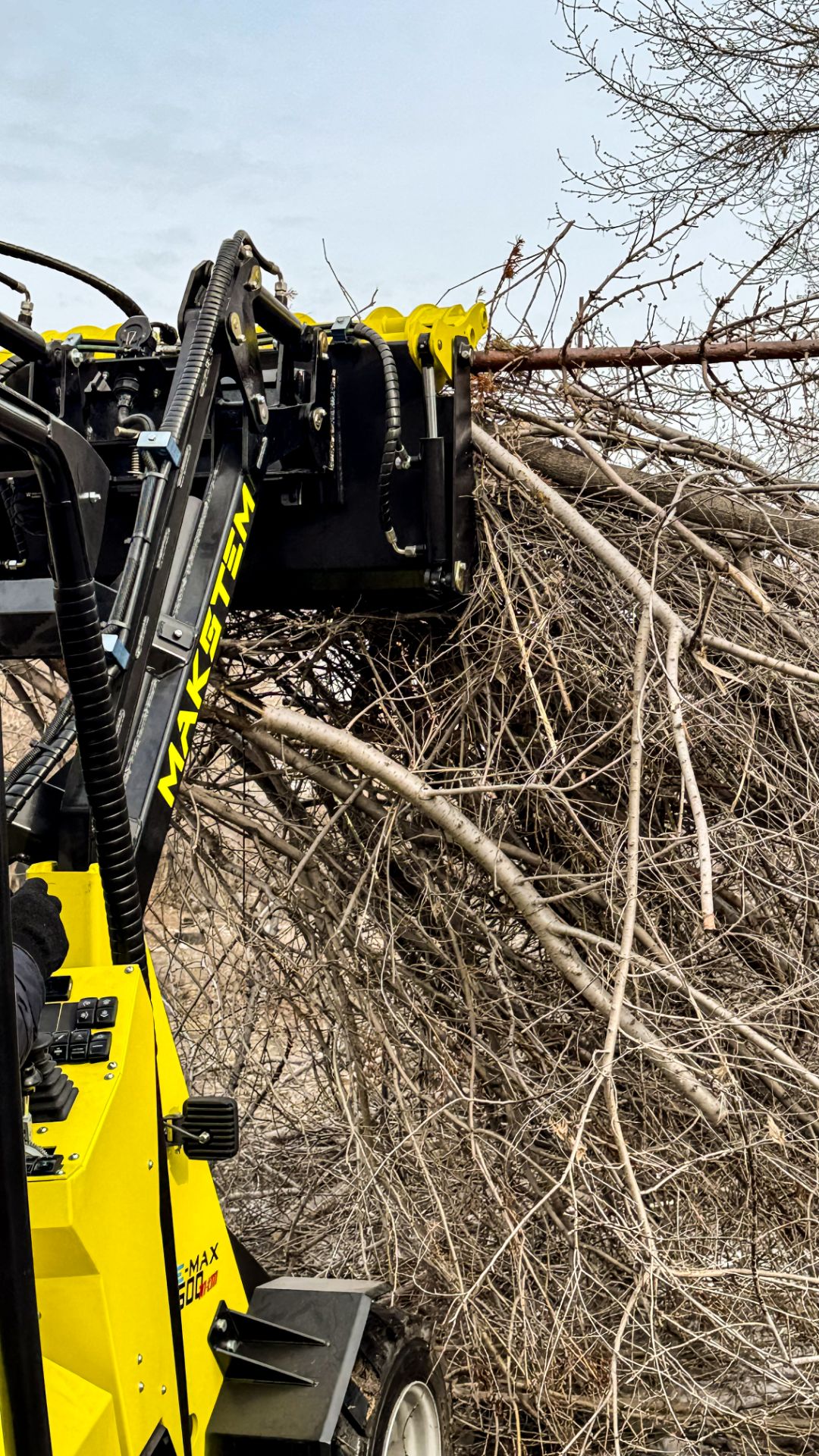 АРБОРИСТЫ НА ПОГРУЗЧИКЕ MAX600, ОБСЛУЖИВАНИЕ ЛЕСА, МИНИ ТЕХНИКА ДЛЯ РАБОТЫ EMAX, ЭЛЕКТРО ТЯГА