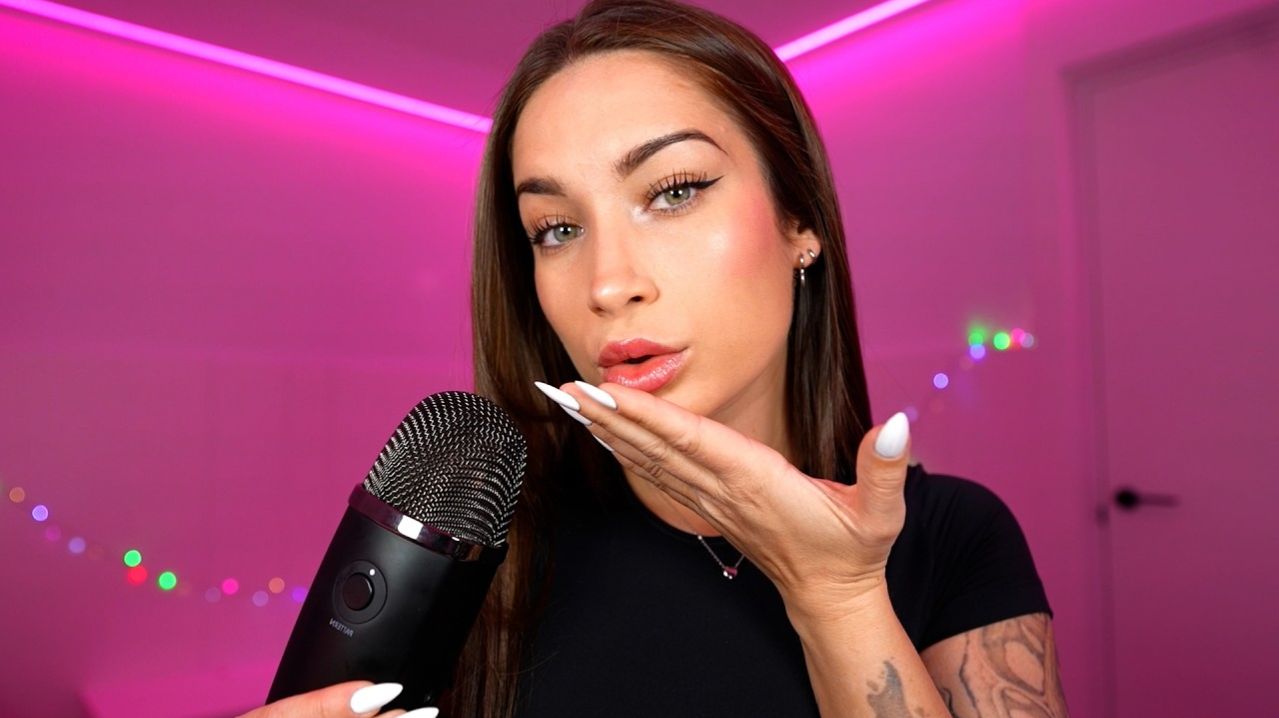 АСМР Я поцелую тебя, пока ты не уснёшь...💋 18+ HOT