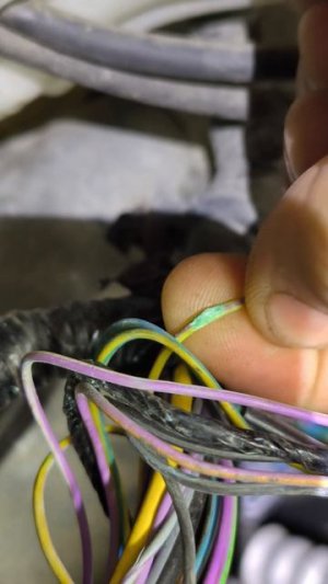 Форд Эксплорер 2019 не тухнет фара.