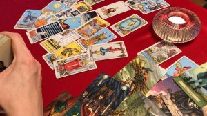 Что мешает мужчине вернуться к вам сейчас? Гадание Таро