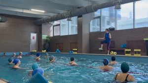 АкваАэробика разминка на мелкой воде. Анна Сандул