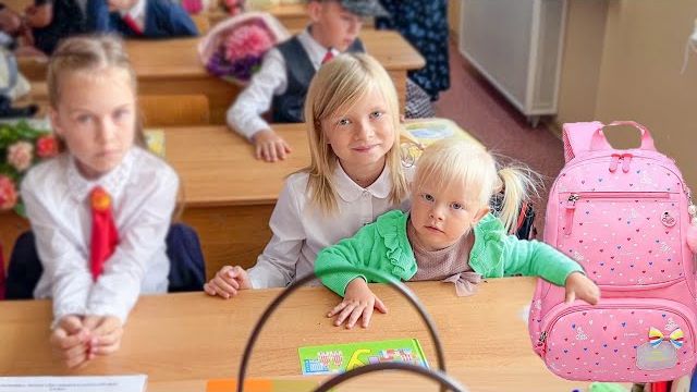 Софунья Шалунья - София и Ника пошли в Школу.