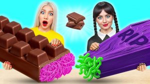 Челлендж. Шоколадная Еда vs Настоящая Еда с Уэнсдей Аддамс # Сумасшедший Челлендж от Candy DO
