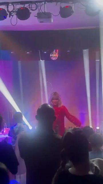 Бомбическая тетя! зажигаем шоу музыка танцы веселье ведущая юбилей свадьба питерская бомба