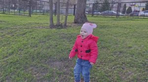 Детишки играют после садика.Развлечения с мыльными пузырями.
