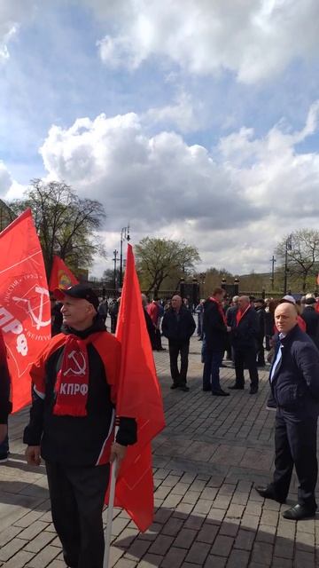 Москва День Рождения Ленин Революция 7 Недвижим в гранитном склепе Вызывает шок и трепет