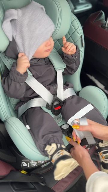 Правильное пристегивание ребёнка в автокресле