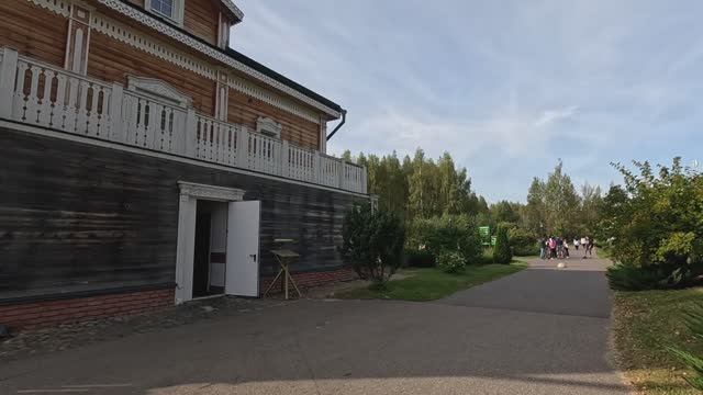 Осень: ОПАСНАЯ ДОРОГА. Корт для звезд. ИХ СТАЛО БОЛЬШЕ. Люди чиллят (Часть 1)