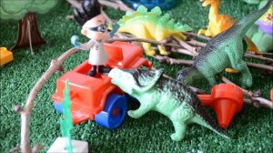 Герои в масках и  динозавры