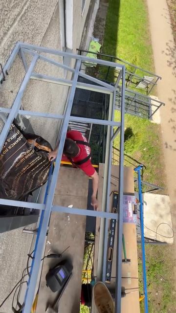 Преимущества комплексного оформления входной группы — стиль, доверие и поток клиентов