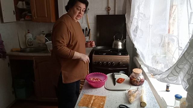 Учёба ей давалась нелегко 😨 поэтому выскочила замуж в 17 лет 💍