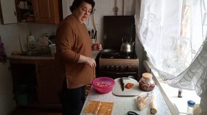 Учёба ей давалась нелегко 😨 поэтому выскочила замуж в 17 лет 💍