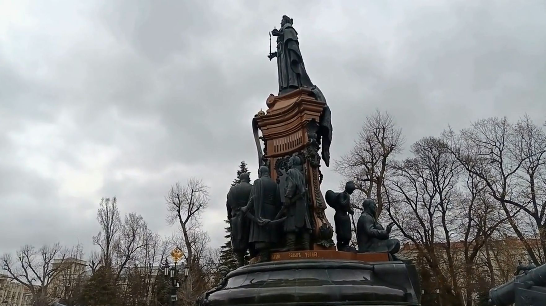 Краснодар Катин сад. Памятник Екатерине. Памятник Героям России.