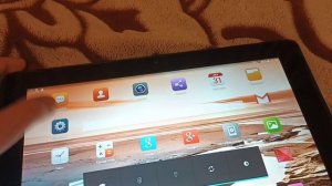 урок: вставляем MicroSD флешку в планшет старой версии ANDROID 4.4.2 (карту памяти).