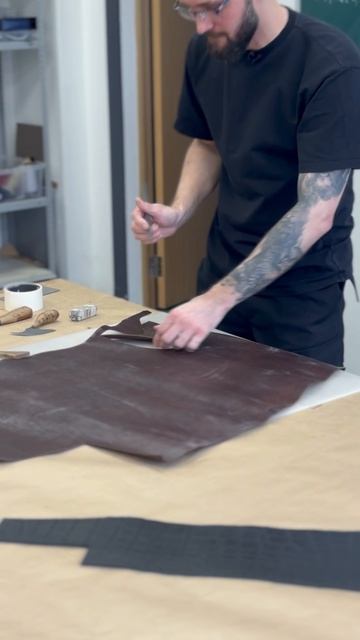 Процесс изготовления изделий из кожи в кластере легкой промышленности СПбГУПТД