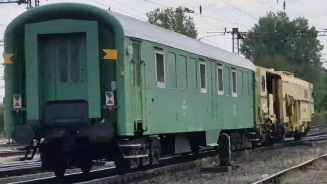 Путевая машина Unimat со служебным вагоном