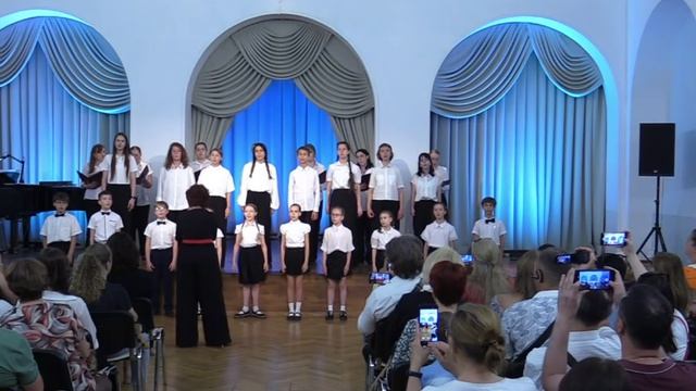 «Весёлый ветер», из к/ф «Дети капитана Гранта». Слова-В.Лебедев-Кумач, музыка-И.Дунаевский