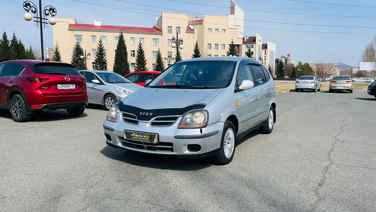 Nissan Tino, 2000 год