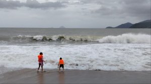 Мы любим такие волны!Дети похоже тоже!