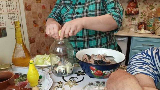 МАРИНУЕМ СКУМБРИЮ СЛОЯМИ, ДОСТАЛИ КАРТОШКУ, СЕЛЬСКАЯ ЖИЗНЬ