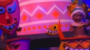 Настя в парке развлечений находит новых друзей