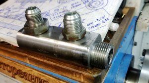 Распределительный коллектор маслянного компрессора высокого давления.