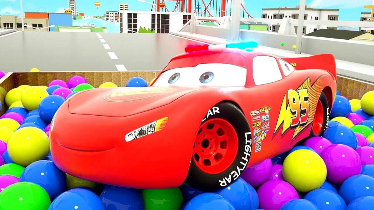 Изучаем цвета с Молнией Маккуином и уличными машинками — Грузовик Мак перевозит машинки Маккуина