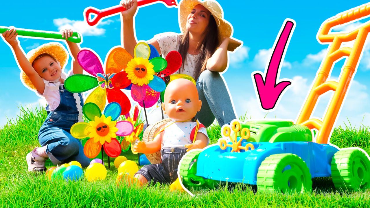 Майя и пупс Лина играют в садовника 🌸 Игры с куклами