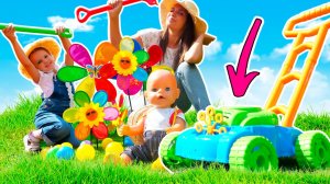 Майя и пупс Лина играют в садовника 🌸 Игры с куклами