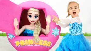 Алиса играет с гигантским сюрпризом!