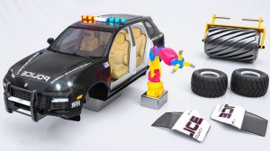 Рука робота собирает информацию о полицейской машине и добавляет дополнительные сведения