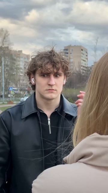 Упали наушники... смотреть онлайн