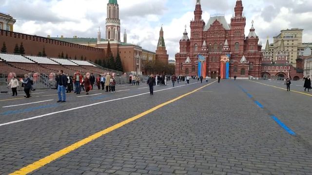 Москва День Рождения Ленин Революция 4 Недвижим в гранитном склепе Вызывает шок и трепет