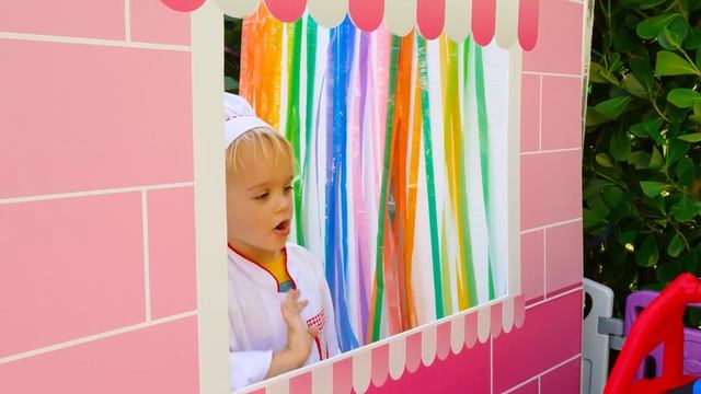 Влад и Ники посещают кафе Криса для детей