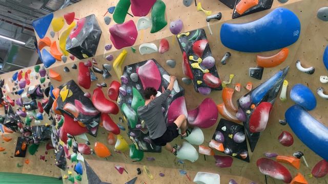 俄罗斯男子通过抱石攀岩提升机器学习工程师技能  让我们一起努力吧 :