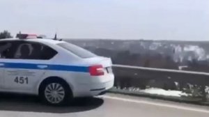 Трасса обрушилась и превратилась в кратер в Кемеровской области, сообщают СМИ. 

Участок дороги Бийс