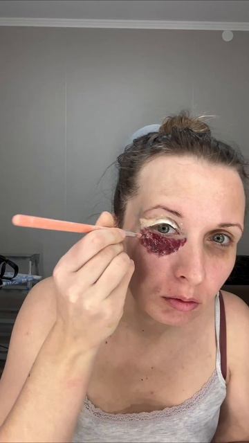 Срочно! Разыскивается виновник этих «синяков»! 🔎

Но сначала посмотрите рилс — там я честно признаюс